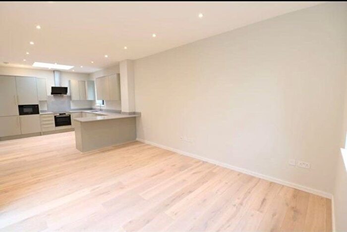 3 Bedroom Detached House To Rent In Albert Road, London, NW7