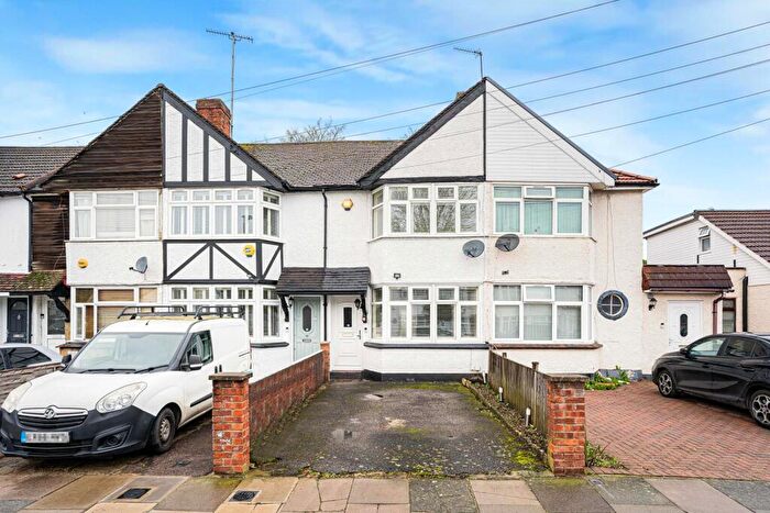 2 Bedroom Terraced House For Sale In Curzon Avenue, Enfield, EN3