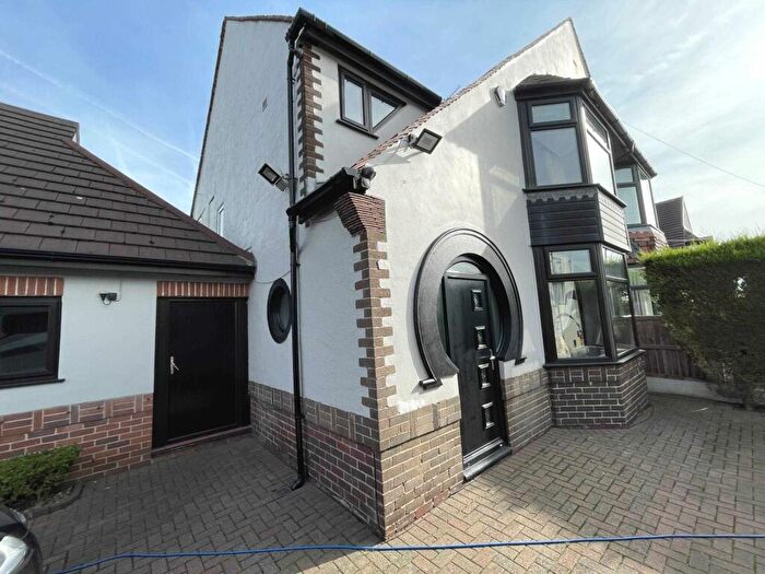 4 Bedroom Semi Detached House To Rent In Lees Road, Ashton Under Lyne, OL6