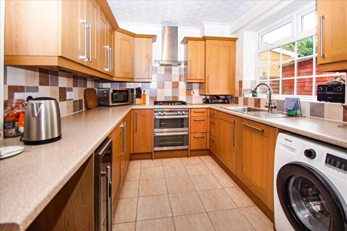 3 Bedroom Terraced House For Sale In Rokesby Road, Slough, SL2