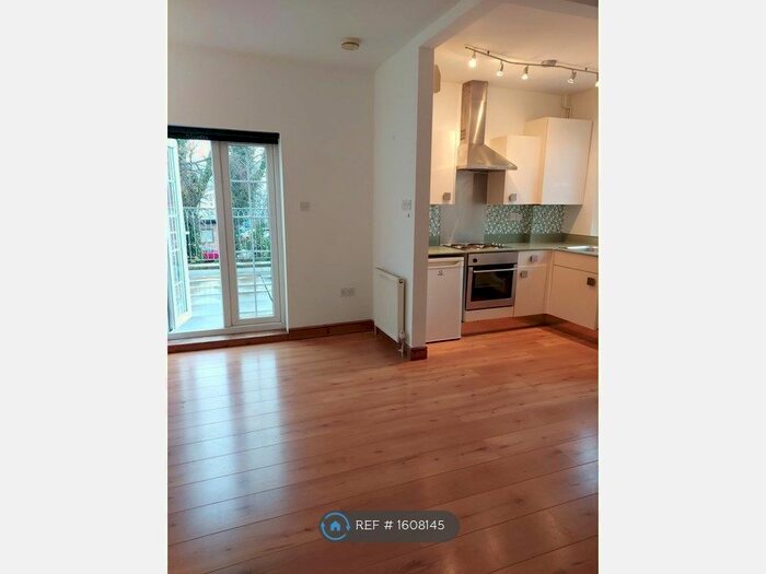 1 Bedroom Flat To Rent In West Wycombe Road, High Wycombe, HP11
