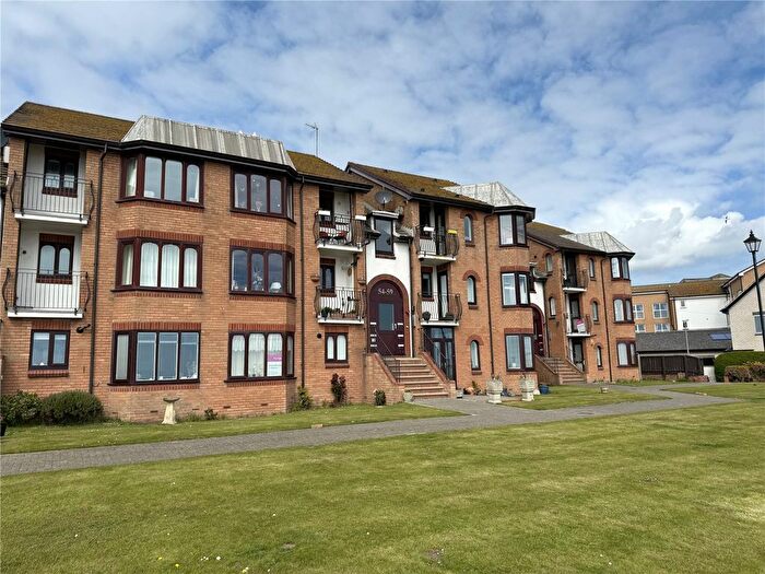 2 Bedroom Flat For Sale In Alexandra Court, Bridlington, East Riding Of Yorkshire, YO15