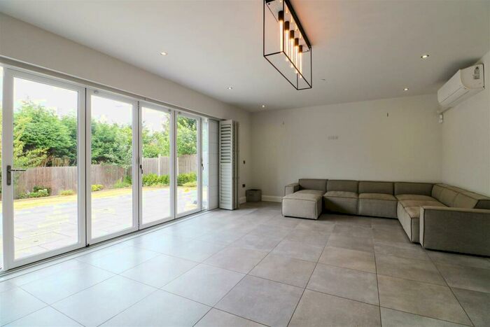 5 Bedroom Detached House For Sale In Manor Drive, Sutton Coldfield, B73