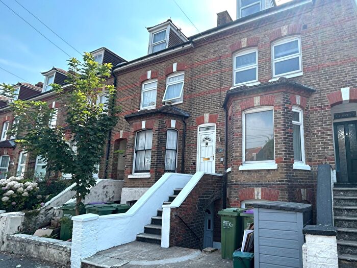 2 Bedroom Flat To Rent In Coolinge Road, Folkestone, Kent, CT20