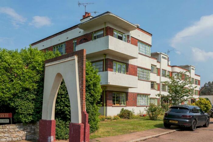 1 Bedroom Flat To Rent In Grosvenor Road, Wanstead, E11