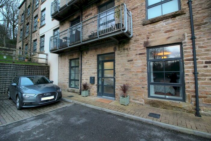 2 Bedroom Apartment To Rent In Kinderlee Mill North, Chisworth, SK13