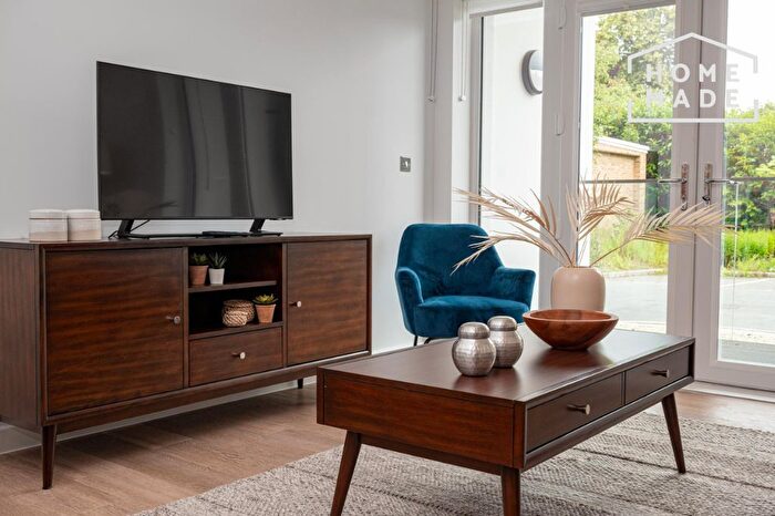 2 Bedroom Flat To Rent In Walton-On-Thames, KT12