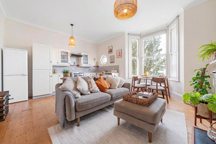 2 Bedroom Flat For Sale In Hinton Road, SE24