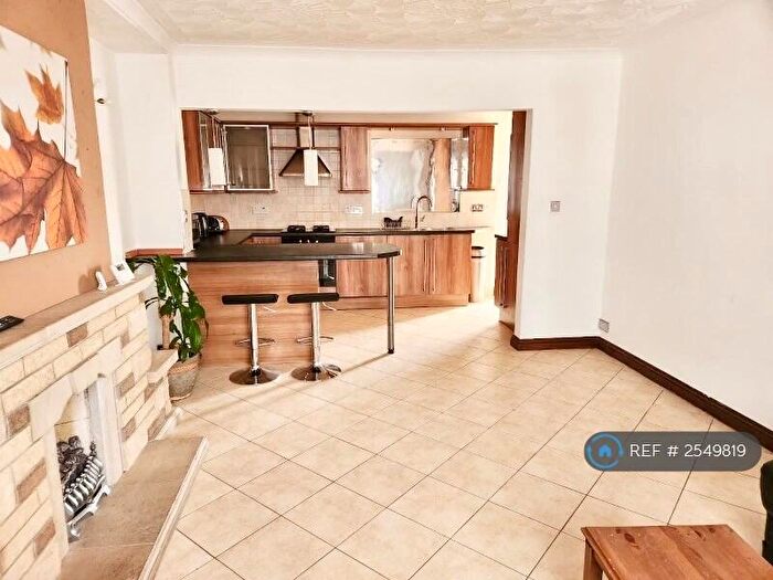 4 Bedroom Semi Detached House To Rent In Minehead Road, Bristol, BS4