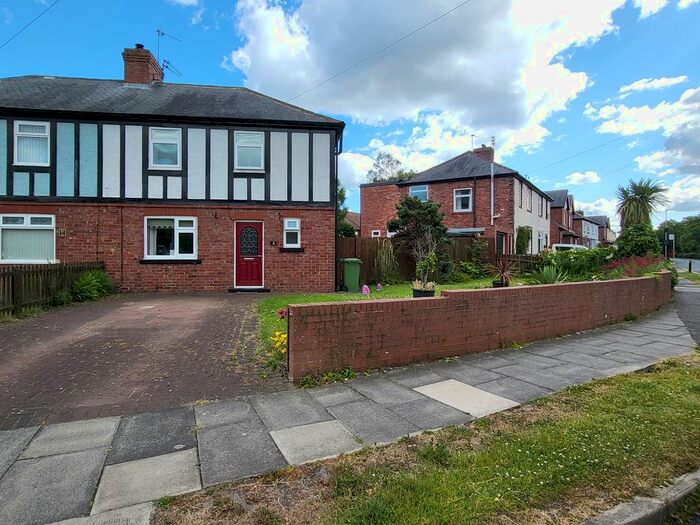 3 Bedroom Semi-Detached House To Rent In Hylton Road, Jarrow, NE32