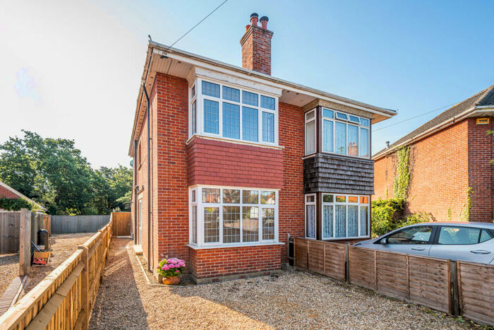 2 Bedroom Semi-Detached House To Rent In Burrard Grove, Lymington, SO41