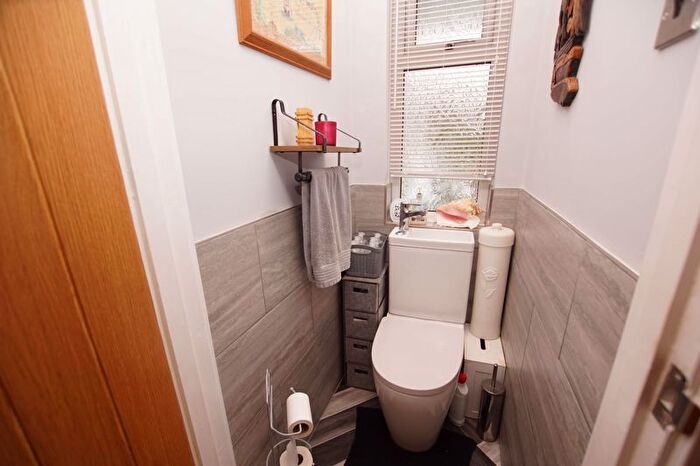 2 Bedroom Detached Bungalow For Sale In Place House Close, Fareham, PO15