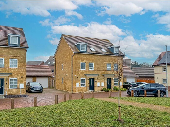 3 Bedroom Semi Detached House For Sale In Eagle Close, Red Lodge, IP28