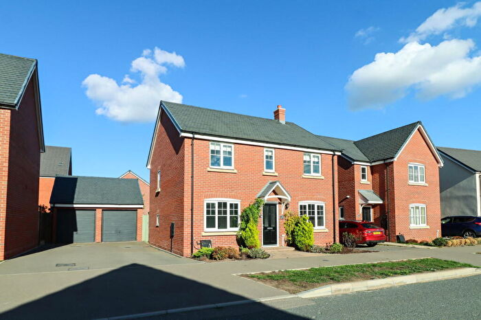 4 Bedroom Detached House For Sale In Chestnut Avenue, Meon Vale, Stratford-upon-Avon, CV37
