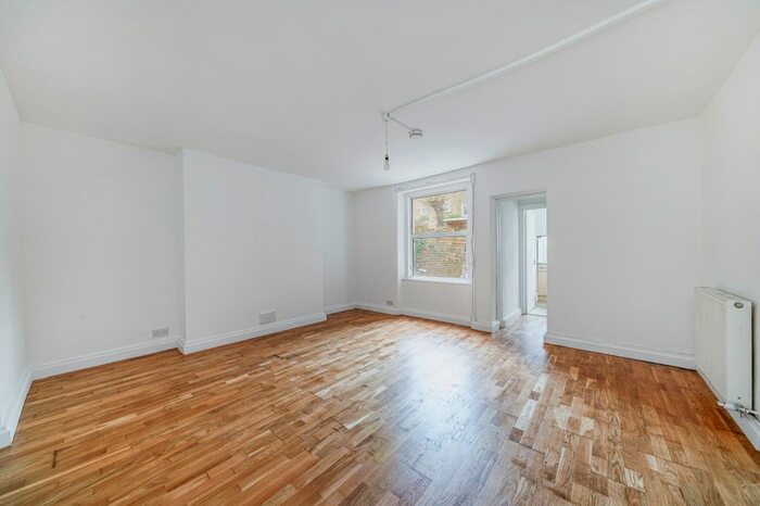 Studio To Rent In Very Near Windsor Road Area, Ealing Broadway, W5