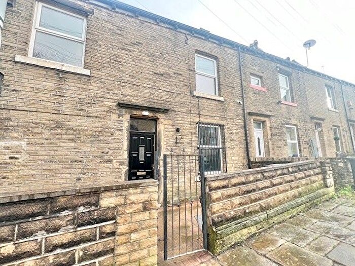 2 Bedroom Flat To Rent In Emscote Avenue, Halifax, HX1