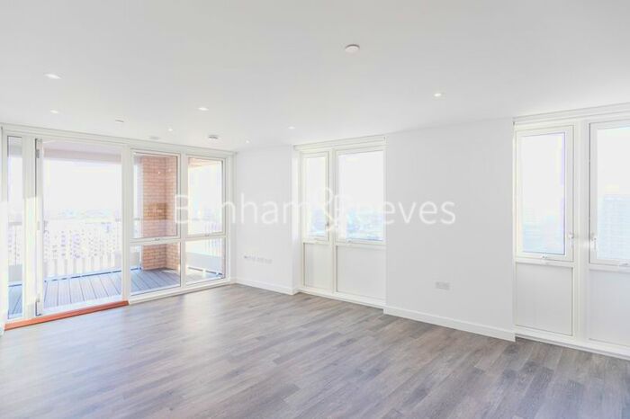 2 Bedroom Flat To Rent In Hanbury Road, Acton, W3