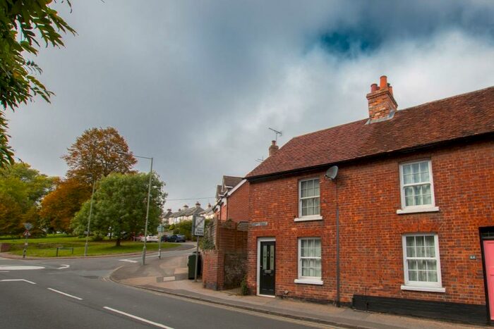 2 Bedroom End Of Terrace House To Rent In High Street, Hungerford, RG17