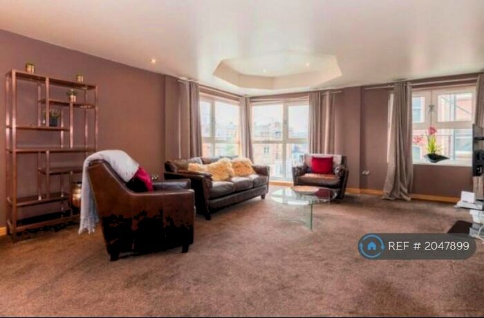 2 Bedroom Flat To Rent In The Bridge Apartments, Leeds, LS10