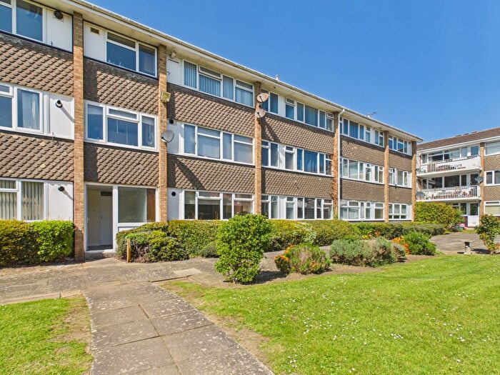 3 Bedroom Flat To Rent In Pamington Fields, Ashchurch, GL20