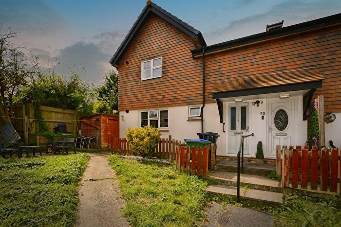 2 Bedroom Maisonette For Sale In Ashington Gardens, Peacehaven, BN10
