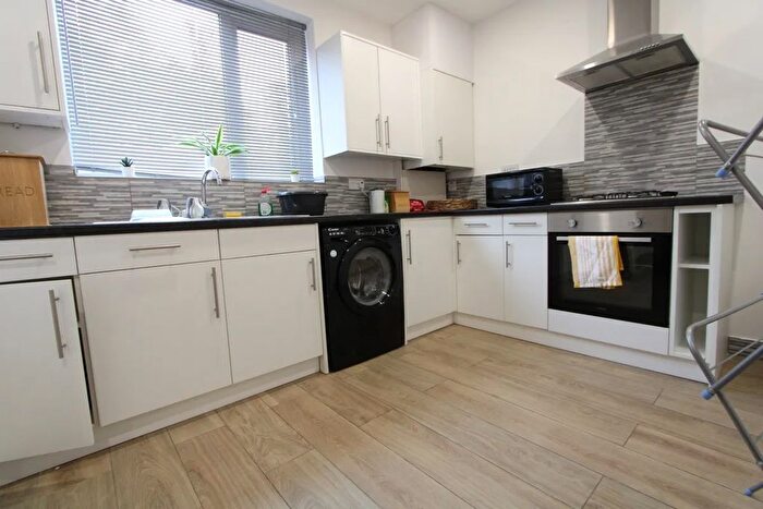 1 Bedroom Flat To Rent In London Road, Mitcham, CR4