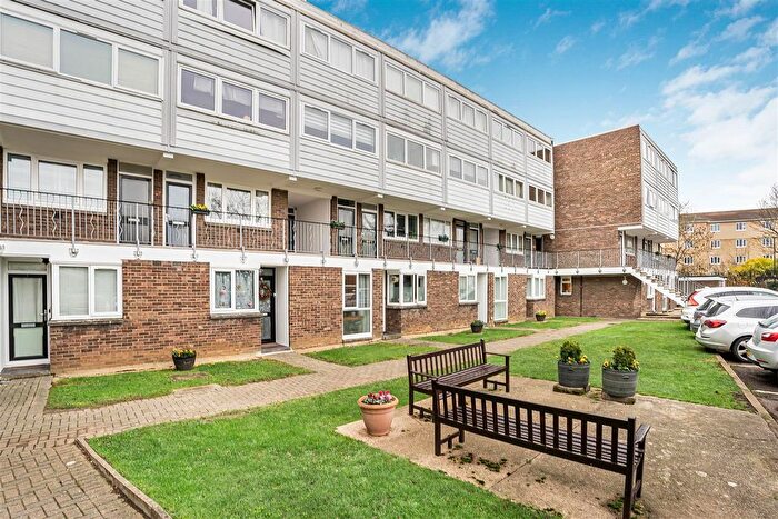 1 Bedroom Flat To Rent In Fairlea Place, Ealing, W5