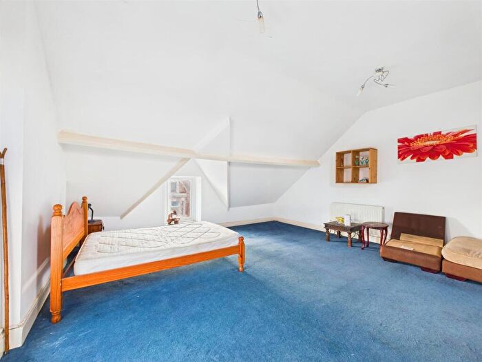 2 Bedroom Apartment For Sale In Victoria Avenue, Porthcawl, CF36