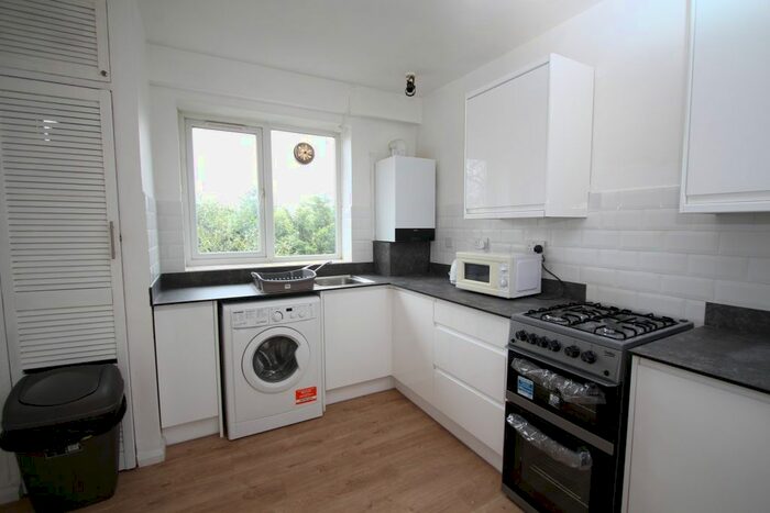 3 Bedroom Flat To Rent In Kingsnympton Park, Kingston Upon Thames, KT2
