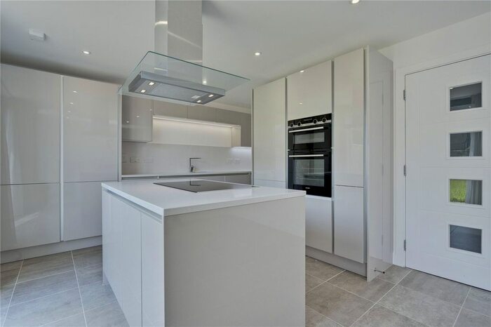 3 Bedroom Terraced House To Rent In Ditton Grove, Esher, Surrey, KT10