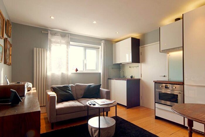 2 Bedroom Flat For Sale In Connaught Road, London, E16