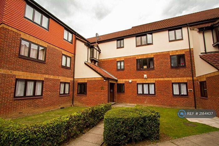 2 Bedroom Flat To Rent In Fieldfare Court, London, NW9