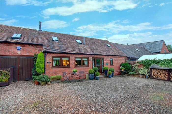 3 Bedroom Semi-Detached House For Sale In Swan Lane, Upton Warren, Bromsgrove, Worcestershire B61