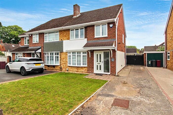 3 Bedroom Semi-Detached House For Sale In Underwood Road, Reading, RG30