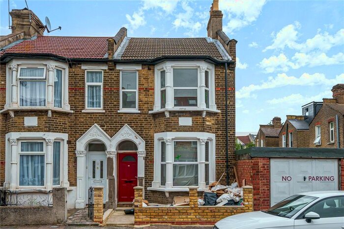Terraced House To Rent In Borwick Avenue, London, E17