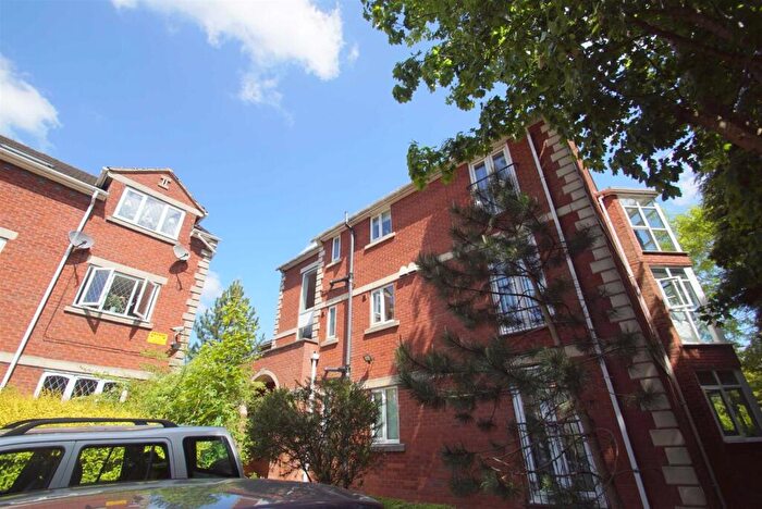 2 Bedroom Flat To Rent In The Gables, Shadwell Lane, Leeds, LS17