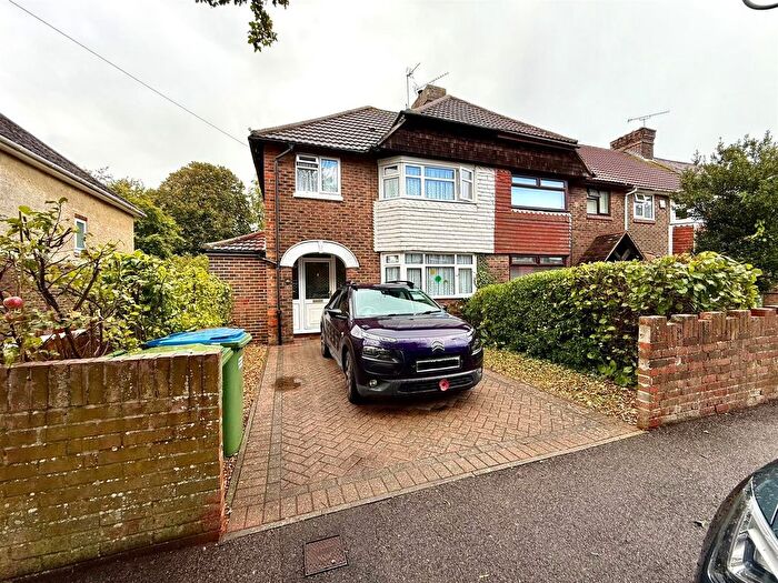 3 Bedroom Property To Rent In Myrtle Avenue, Fareham, PO16