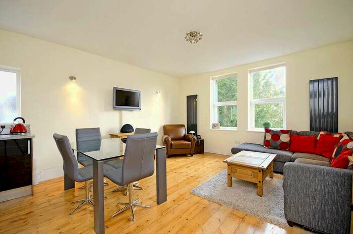 2 Bedroom Flat To Rent In Montpelier Avenue, Ealing, W5