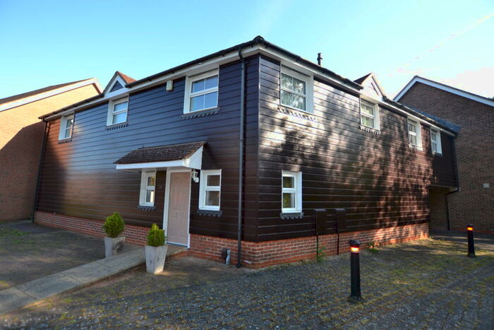 2 Bedroom Mews To Rent In Falconer Road, GU51