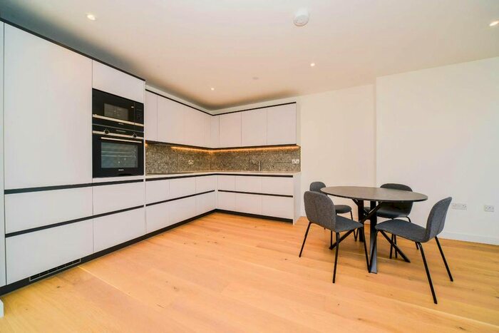 2 Bedroom Flat To Rent In Bathgate Place, West Ealing, London, W13