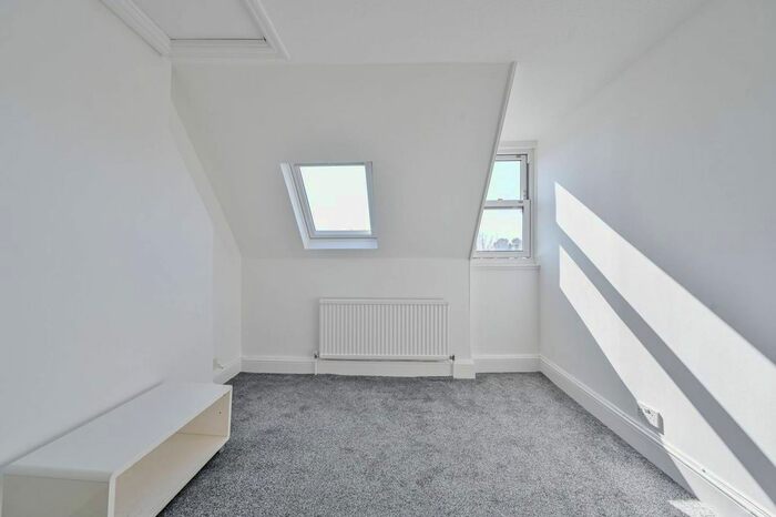 1 Bedroom Flat To Rent In Lewin Road, Streatham Common, London, SW16
