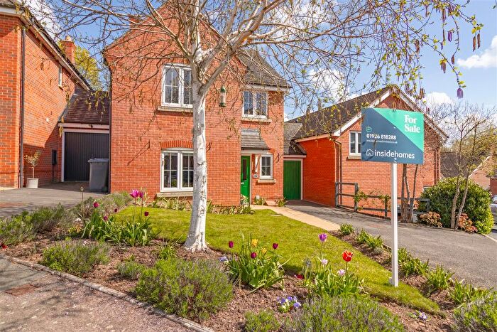 4 Bedroom Link Detached House For Sale In Manders Croft, Southam, CV47