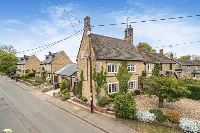 4 Bedroom Semi-Detached House For Sale In Station Road, Helmdon, NN13