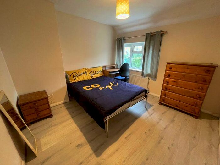 5 Bedroom Semi-Detached House To Rent In The Crescent, Brighton, BN2