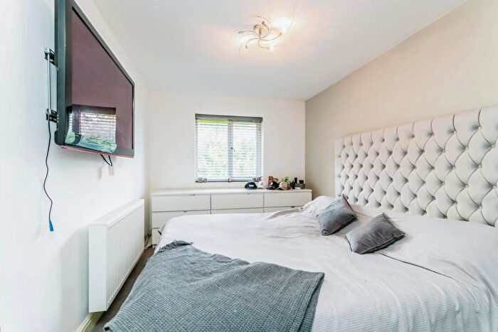 2 Bedroom Flat For Sale In Pennycroft, Pixton Way, Croydon, CR0