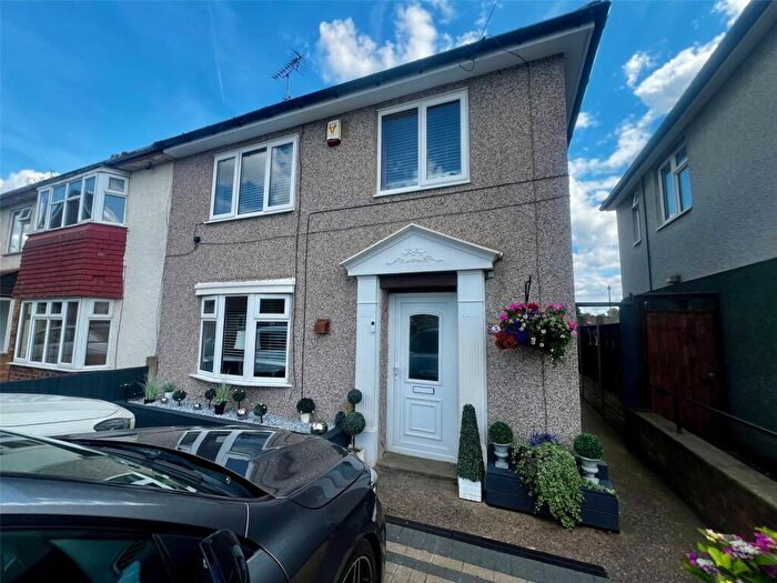 3 Bedroom Semi-Detached House For Sale In Farndon Way, Mansfield, Nottinghamshire, NG19