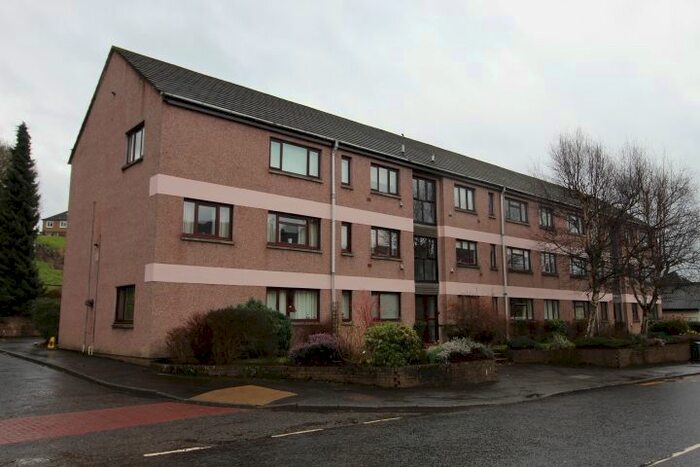 3 Bedroom Flat To Rent In Strathblane Road Flat, Milngavie, G62