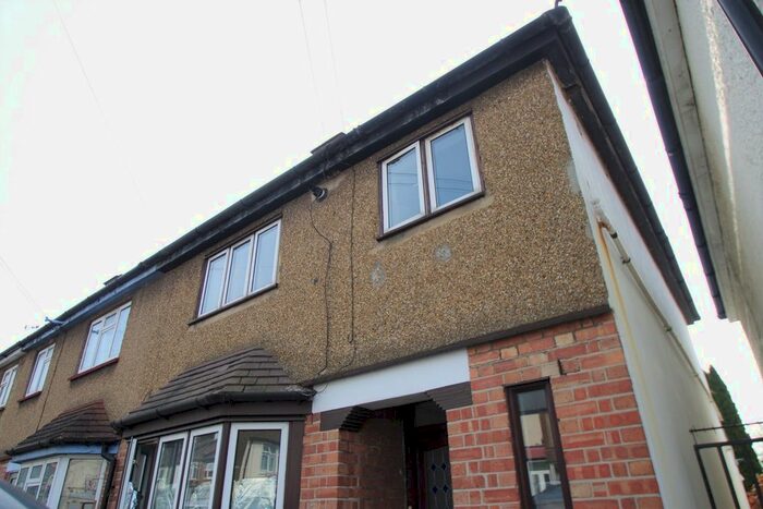 1 Bedroom Flat To Rent In Hagden Lane, Watford, WD18