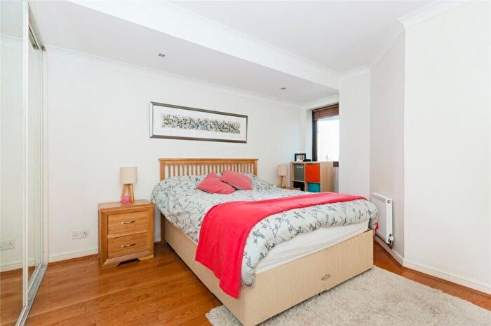 1 Bedroom Flat To Rent In Nine Elms Lane, London, SW8