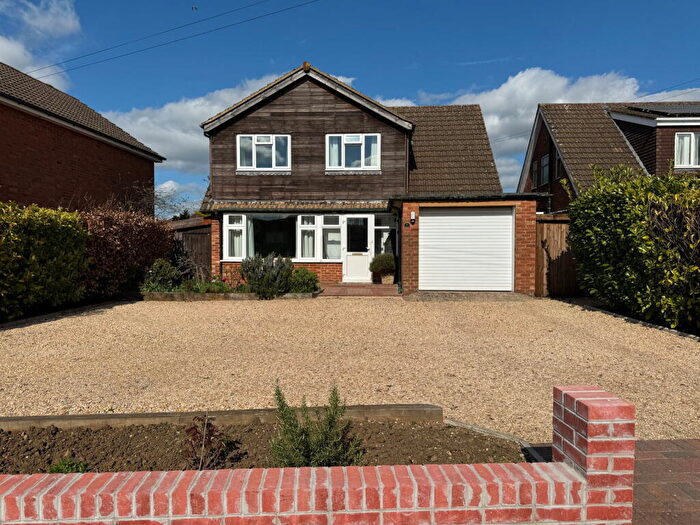 3 Bedroom Detached House For Sale In Woodlands Crescent, Buckingham, MK18